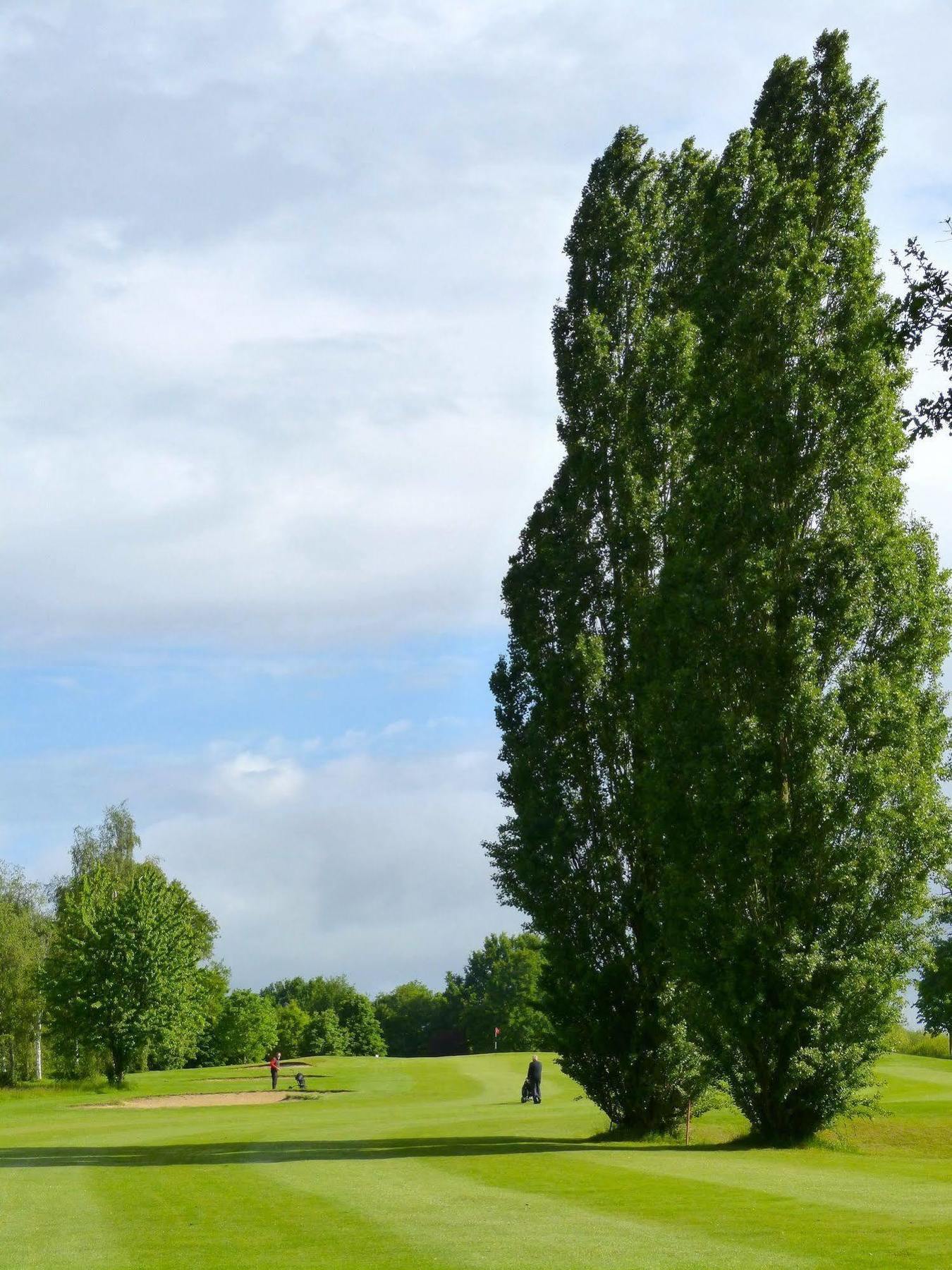 فندق Anjou Golf And Country Club شامْبينْيِ المظهر الخارجي الصورة