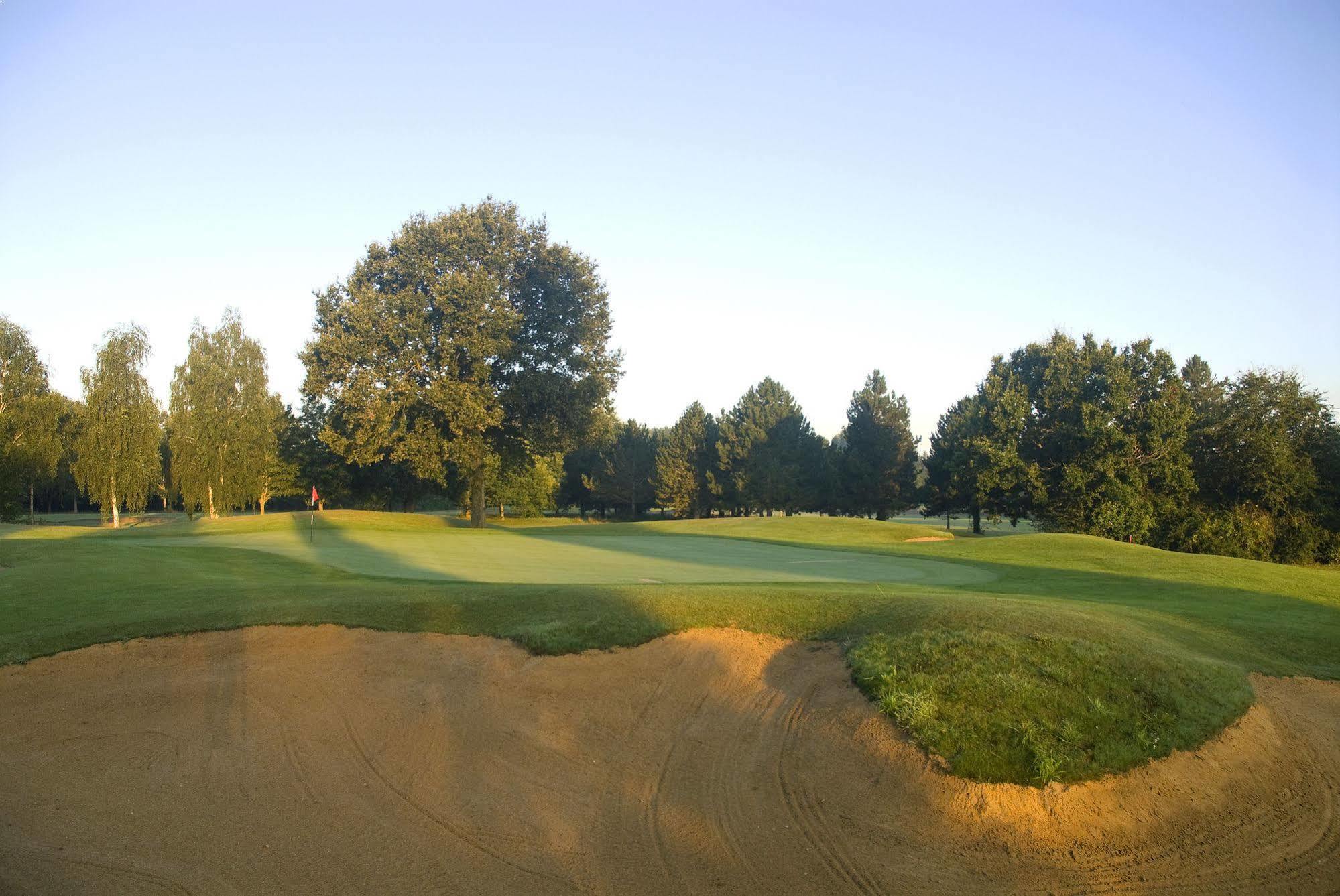 فندق Anjou Golf And Country Club شامْبينْيِ المظهر الخارجي الصورة