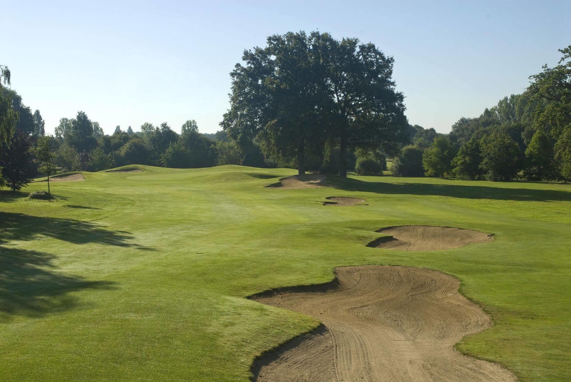 فندق Anjou Golf And Country Club شامْبينْيِ المظهر الخارجي الصورة